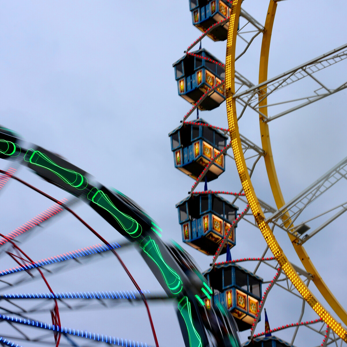 Auf dem Karusell geht es rund - Einladung zu Vernissage im Deutschen Wetterdienst in Offenbach